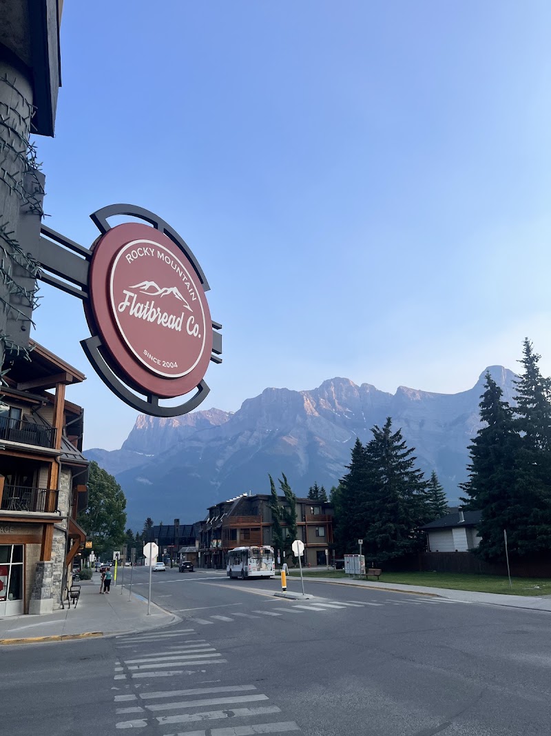 Rocky Mountain Flatbread Co. - Rocky Mountain Flatbread Co. 838 10 St, Canmore, AB T1W 2A7, Canada