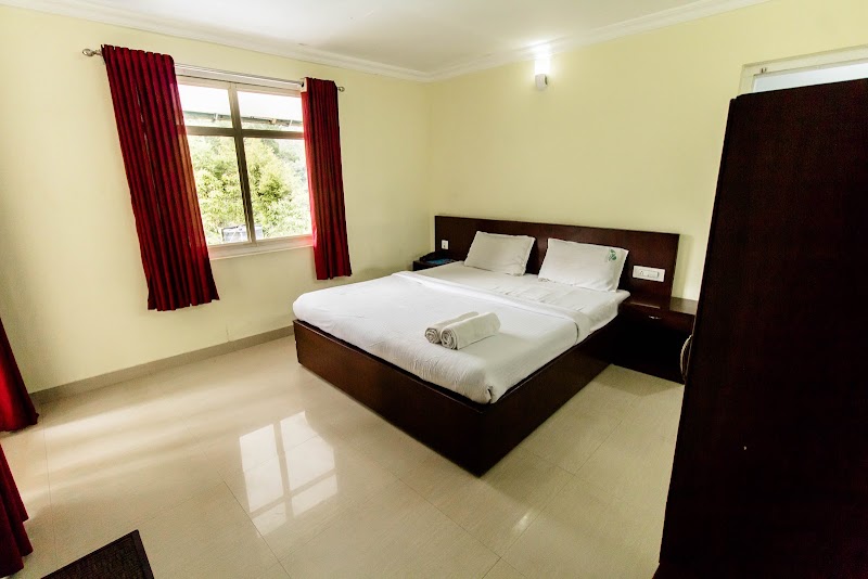Munnar group booking - Munnar group booking, road, Silent Valley, Munnar, Kerala 685612, India