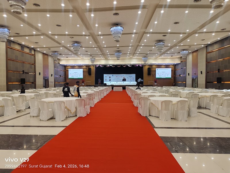 Surat International Exhibition & Convention Centre - Surat International Exhibition & Convention Centre, 146/B, Althan - Sarsana Rd, near Khajod, Chowkdi, Sarsana, Surat, Gujarat 395007, India