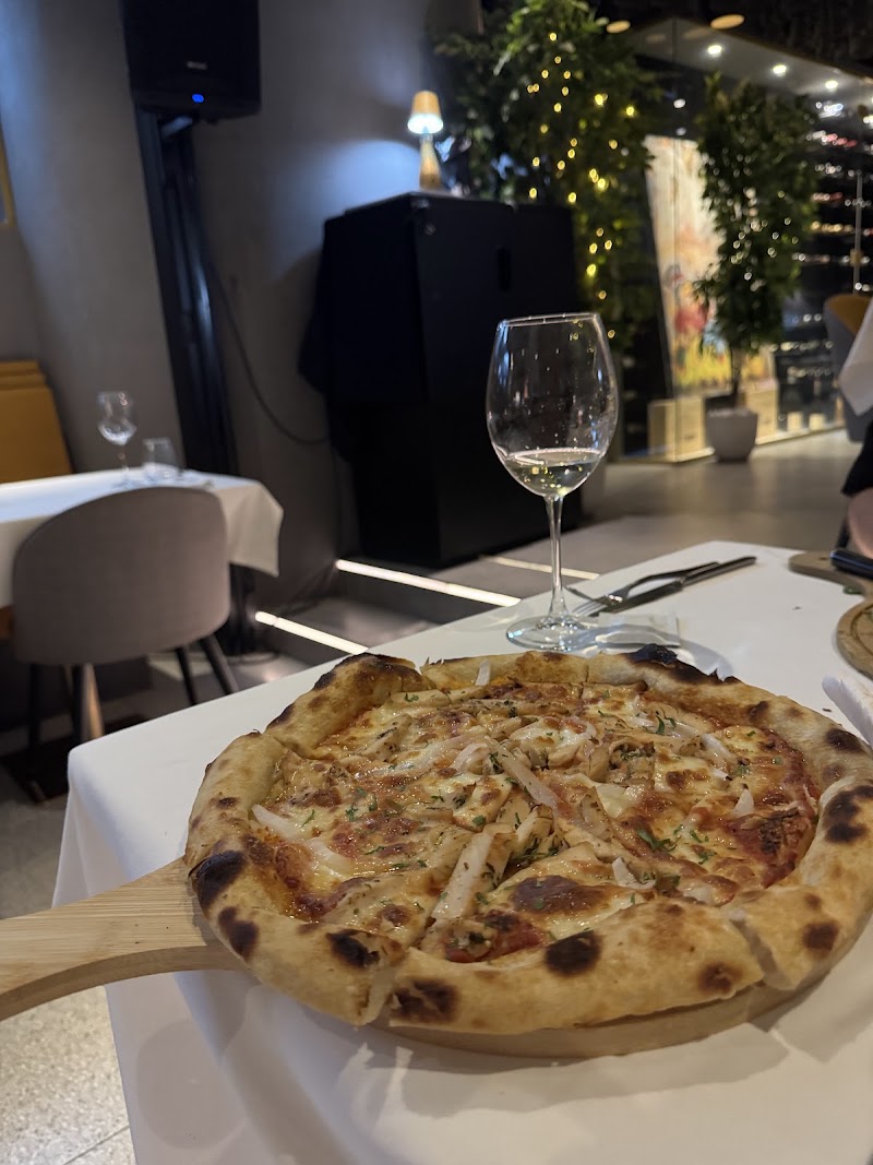 Ritzi Italian Restaurant Dubai Marina - Ritzi Italian Restaurant Dubai Marina 34PW+JP - Marsa Dubai - Dubai Marina - Dubai - United Arab Emirates