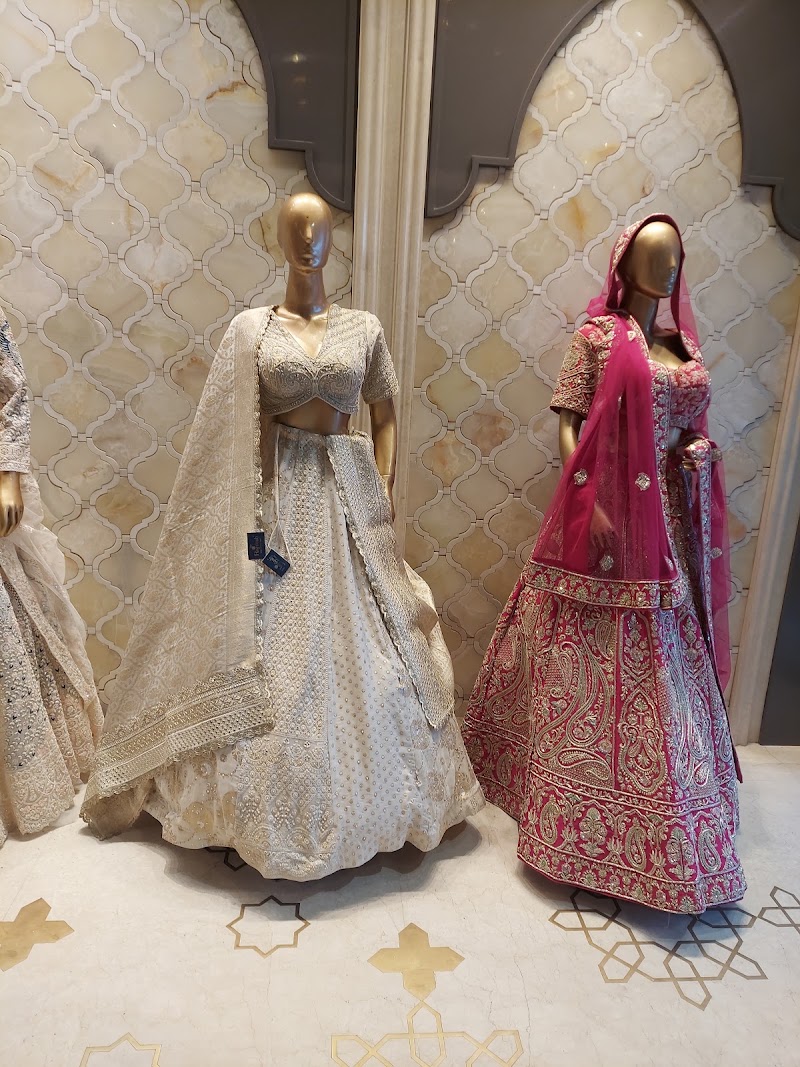 Rajvesh - Rajvesh First Floor, Johari Bazar Rd, above Shop no. 190, Johri Bazar, Bapu Bazar, Biseswarji, Jaipur, Jaipur Nagar Nigam Area, Rajasthan 302003, India