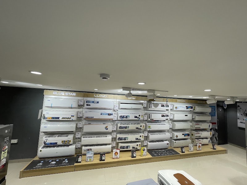 Reliance Digital - Reliance Digital, Mezzanine & GF, Platinum Square, Chowk, near Mii Square, Telibandha, Raipur, Chhattisgarh 492001, India