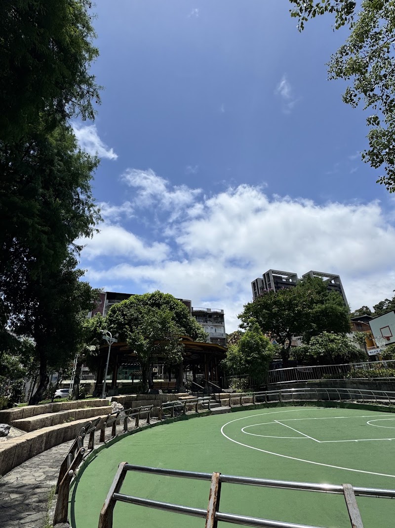 Bishan Park - Bishan Park No. 10, Lane 60, Section 3, Neihu Rd, Bishan Village, Neihu District, Taipei City, Taiwan 114