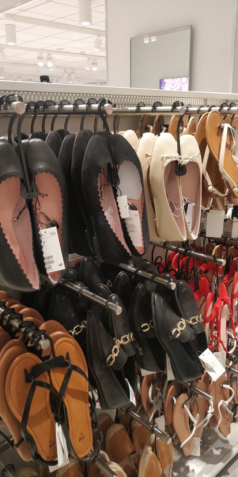 H&M - H&M 1st Floor, HUDA Metro station, North Wing, Sector 29, Gurugram, Haryana 122009, India