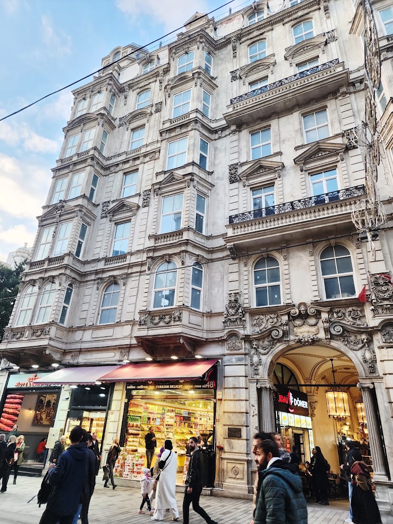 İstiklal Caddesi - İstiklal Caddesi İstiklal Cd., Beyoğlu/İstanbul, Türkiye