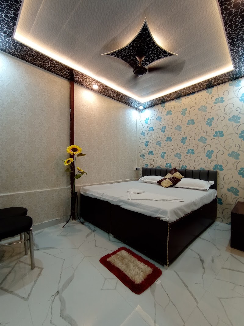 The Ghat Stays - The Ghat Stays Jagannath Mandir Rd, Near Assi Ghat, Campus, Dumraon Colony, Varanasi, Uttar Pradesh 221005, India