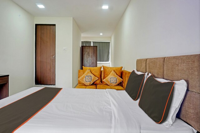 Super Collection O Hotel Rk Inn - Super Collection O Hotel Rk Inn, 1, The Life Commercial Hub, Near, Rajyog Colony Rd, Shivala Colony, SBI bank, Ravet, Pune, Pimpri-Chinchwad, Maharashtra 412101, India