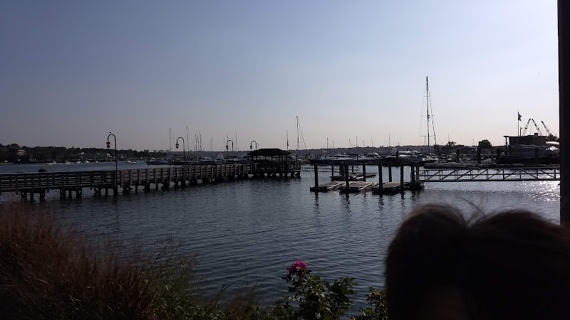 Bay Walk Park - Bay Walk Park 64 Shore Rd, Port Washington, NY 11050, USA