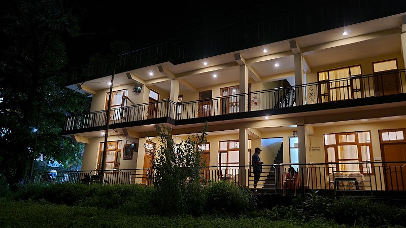Snow white guest house - Snow white guest house Infront of bodhi greens, main street, Dharamkot, Himachal Pradesh 176216, India
