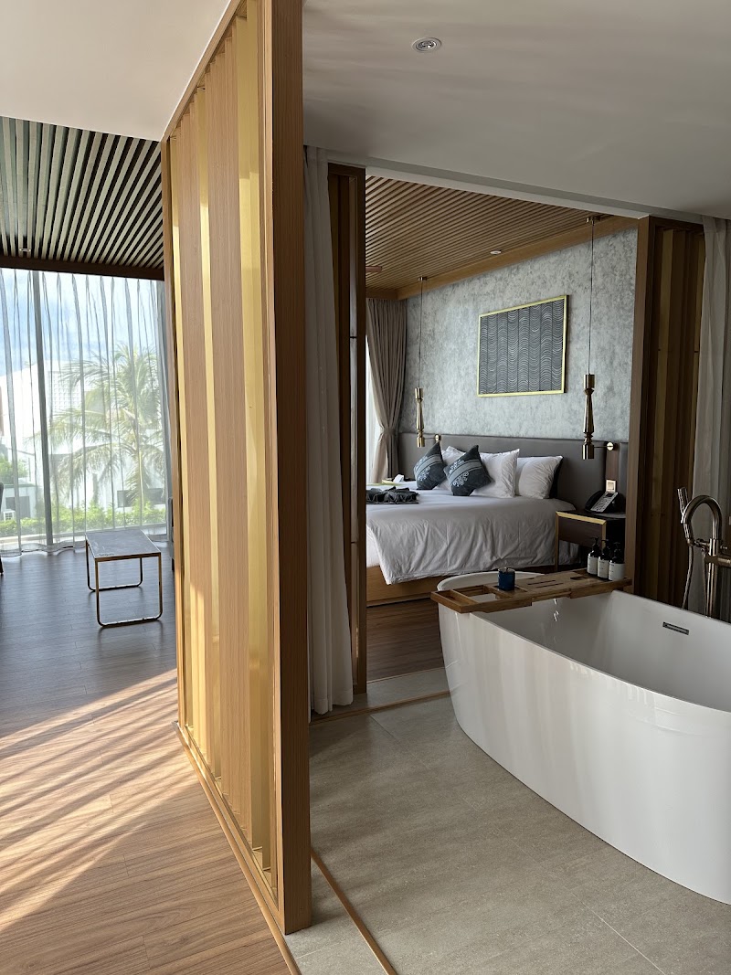 Wyndham Royal Beachfront Resort & Spa Danang - Wyndham Royal Beachfront Resort & Spa Danang Hà My Đông A, Dien Ban Dong, Da Nang 560000, Vietnam