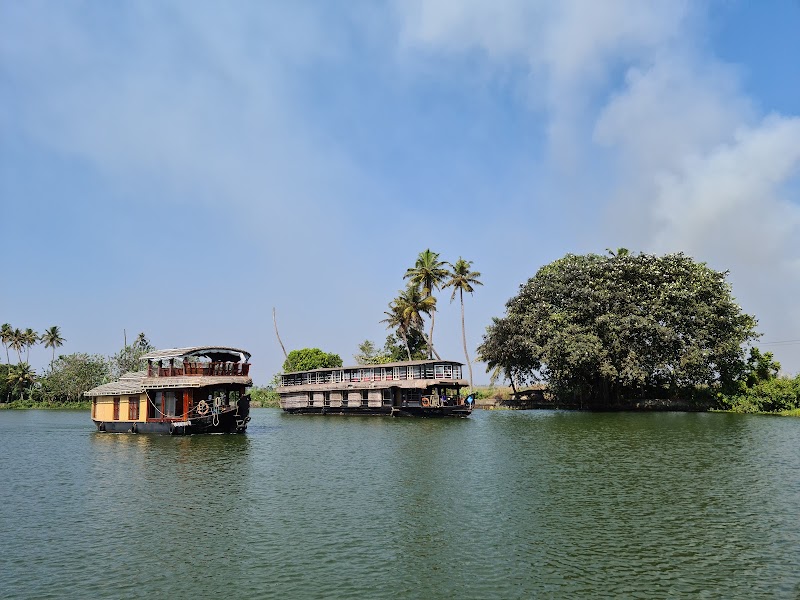 Alleppey Backwaters - Alleppey Backwaters G99J+2PF, Meenappally, Kuttamangalam, Kuppapuram, Kainakary North, Kerala 688011, India