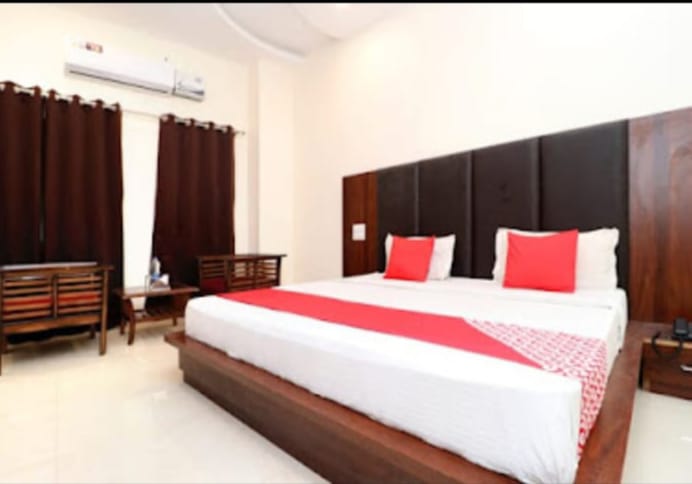 Hotel the lotus - Hotel the lotus, 352, Main Market, Shiv Mandir Rd, Nayagaon, Punjab 160103, India