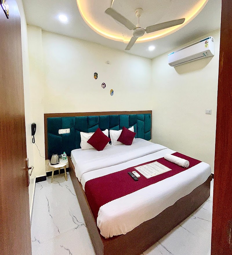 Hotel Shree - Hotel Shree No. 3, Atlas Chauraha 15, Arya Samaj Marg, meli wali gali, Daulat Ganj, Bahadurganj, Malipura, Ujjain, Madhya Pradesh 456001, India
