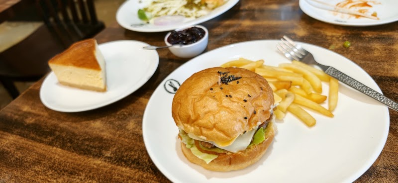 The Burrow Cafe - The Burrow Cafe Shop 10, 11, 12, Springfield 1, Sunder Ln, Malad, Orlem, Malad West, Mumbai, Maharashtra 400064, India