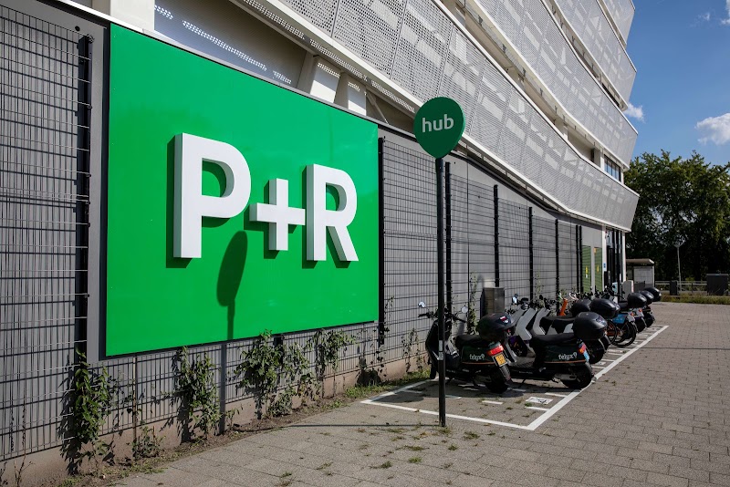 P+R Noorderhelling - P+R Noorderhelling, Stadionweg 1, 3077 AN Rotterdam, Netherlands