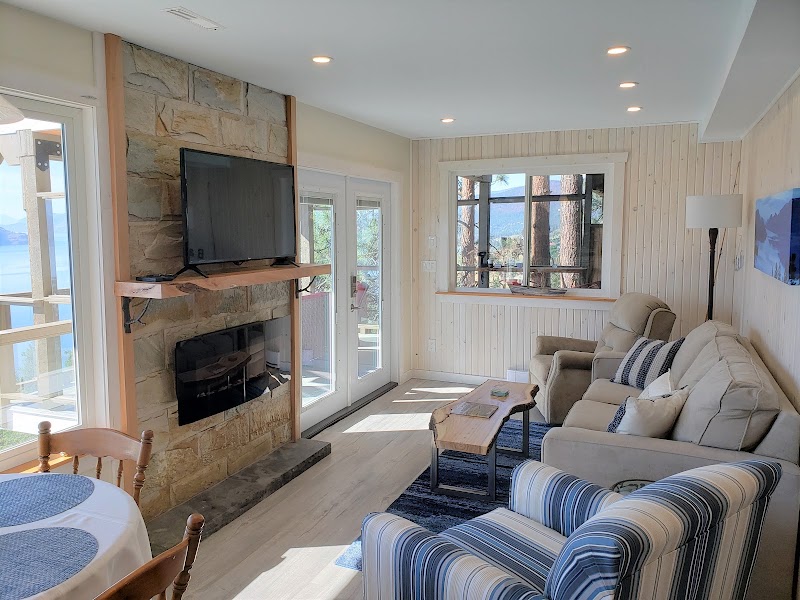 Peachland Eagles Nest B&B - Peachland Eagles Nest B&B 5816 Brown Pl, Peachland, BC V0H 1X4, Canada