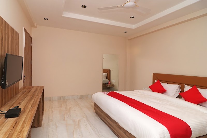 Hotel O Brent wood - Hotel O Brent wood, A-44, Road no. 4, Street No. 9, near IGI Road, Aerocity, Extention, Mahipalpur, Delhi, New Delhi, Delhi 110037, India