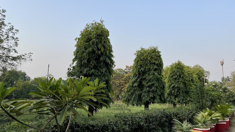 Victoria Memorial - Victoria Memorial 13 A, Panna Lal Rd, Darbhanga Colony, George Town, Prayagraj, Uttar Pradesh 211002, India