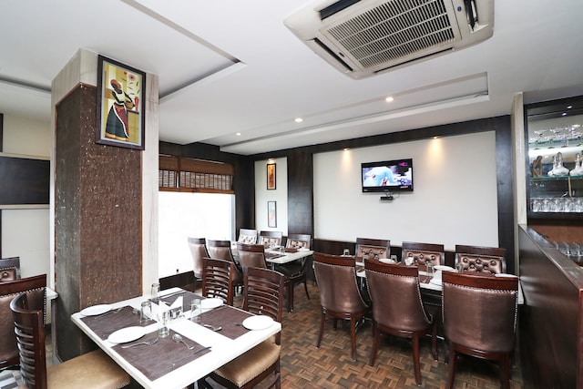 Townhouse Oak by OYO Bhilai Railway Junction Formerly Hotel Lotus - Townhouse Oak by OYO Bhilai Railway Junction Formerly Hotel Lotus, Block 2, Plot No. 6, GE Rd, Shastri Nagar, Bhilai, Chhattisgarh 490023, India