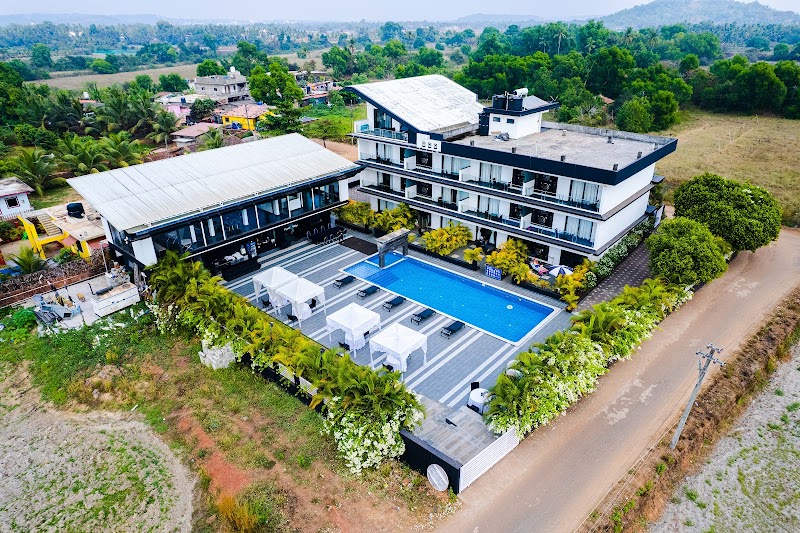 CRYSTAL VILLAGE HOME IN THE GREENS