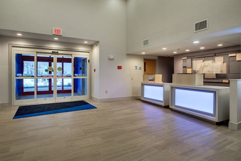 Holiday Inn Express & Suites Lincoln East - White Mountains by IHG - Holiday Inn Express & Suites Lincoln East - White Mountains by IHG 21 Railroad St, Lincoln, NH 03251, USA