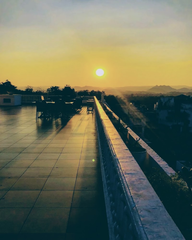 Hotel Hilltop Palace - Hotel Hilltop Palace, 5, Ambavgarh, Fateh Sagar Lake, Udaipur, Rajasthan 313004, India