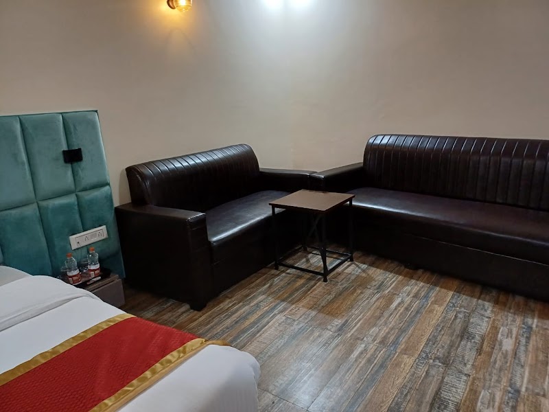 Sarla Hotel Inn - Sarla Hotel Inn Plot no 132, Khora Rd, opposite Tower I, Industrial Area, Sector 62, Noida, Uttar Pradesh 201020, India