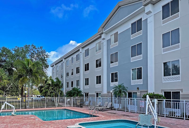 Comfort Inn & Suites Sarasota I75