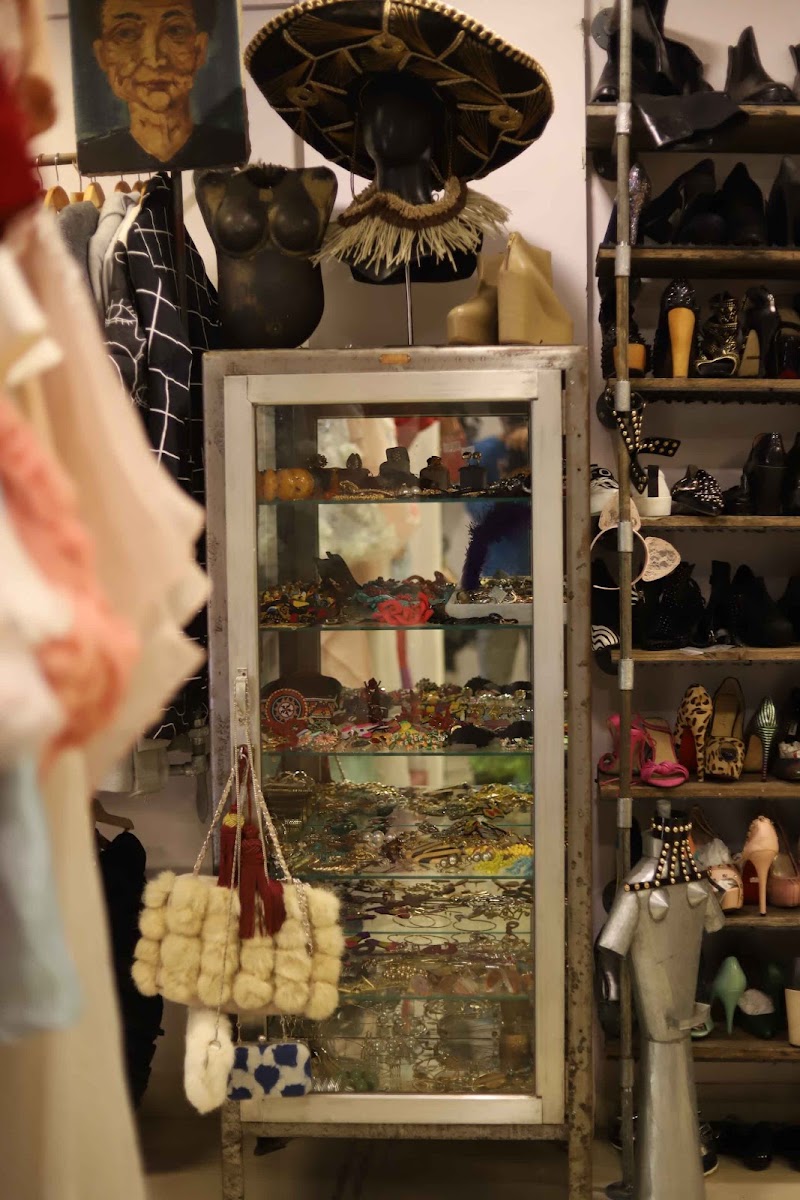Beg Borrow Steal Studio - Beg Borrow Steal Studio 1, New Shams, 76, Turner Rd, opp. Aza, next to Axis Bank, diagonally, Bandra West, Mumbai, Maharashtra 400050, India