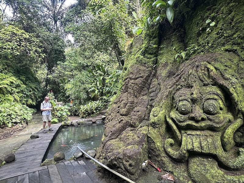Penestanan​ stairs - Penestanan​ stairs, F7W3+P33, Jl. Raya Campuan, Sayan, Kecamatan Ubud, Kabupaten Gianyar, Bali 80571, Indonesia
