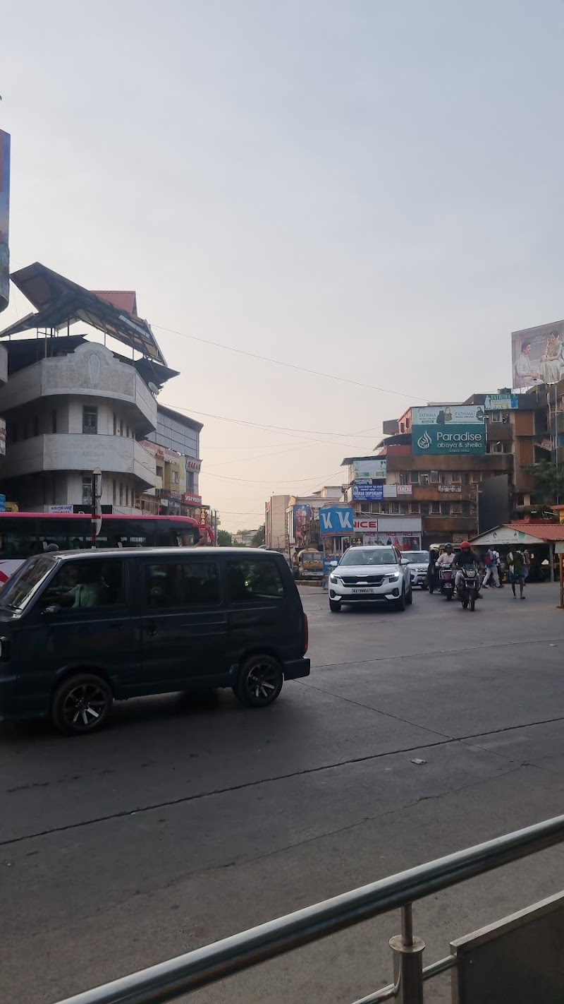 hampankatta - hampankatta, VRCV+V9M, Hampankatta, Mangaluru, Karnataka 575001, India