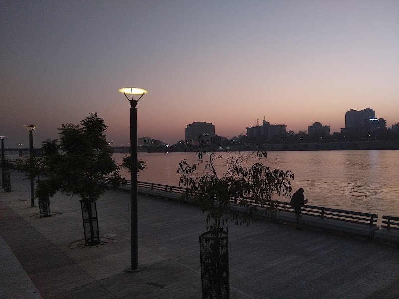 Sabarmati Riverfront - Sabarmati Riverfront, 2nd Floor, Riverfront House, Pujya Pramukh Swami Marg, Riverfront Rd, Vishalpur, West, Ellisbridge, Ahmedabad, Gujarat 380009, India