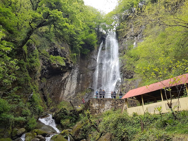Makhuntseti Waterfall - Makhuntseti Waterfall, HVF5+WCJ, Zeda Makhuntseti, Georgia