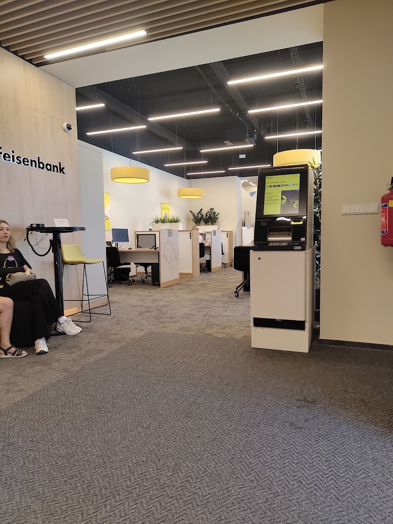 Raiffeisenbank - pobočka - Raiffeisenbank - pobočka Nitranská 988/19, 130 00 Praha 3-Vinohrady, Czechia