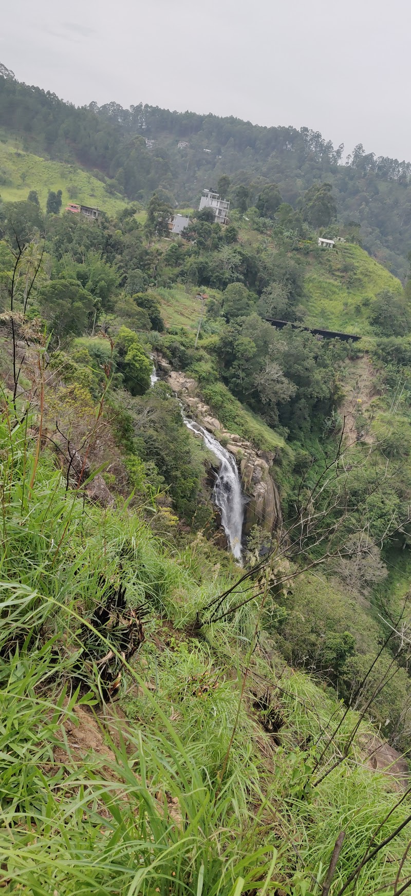 Kuda Ravana Ella waterfall - Kuda Ravana Ella waterfall, V28V+FRM, A23, Ella, Sri Lanka