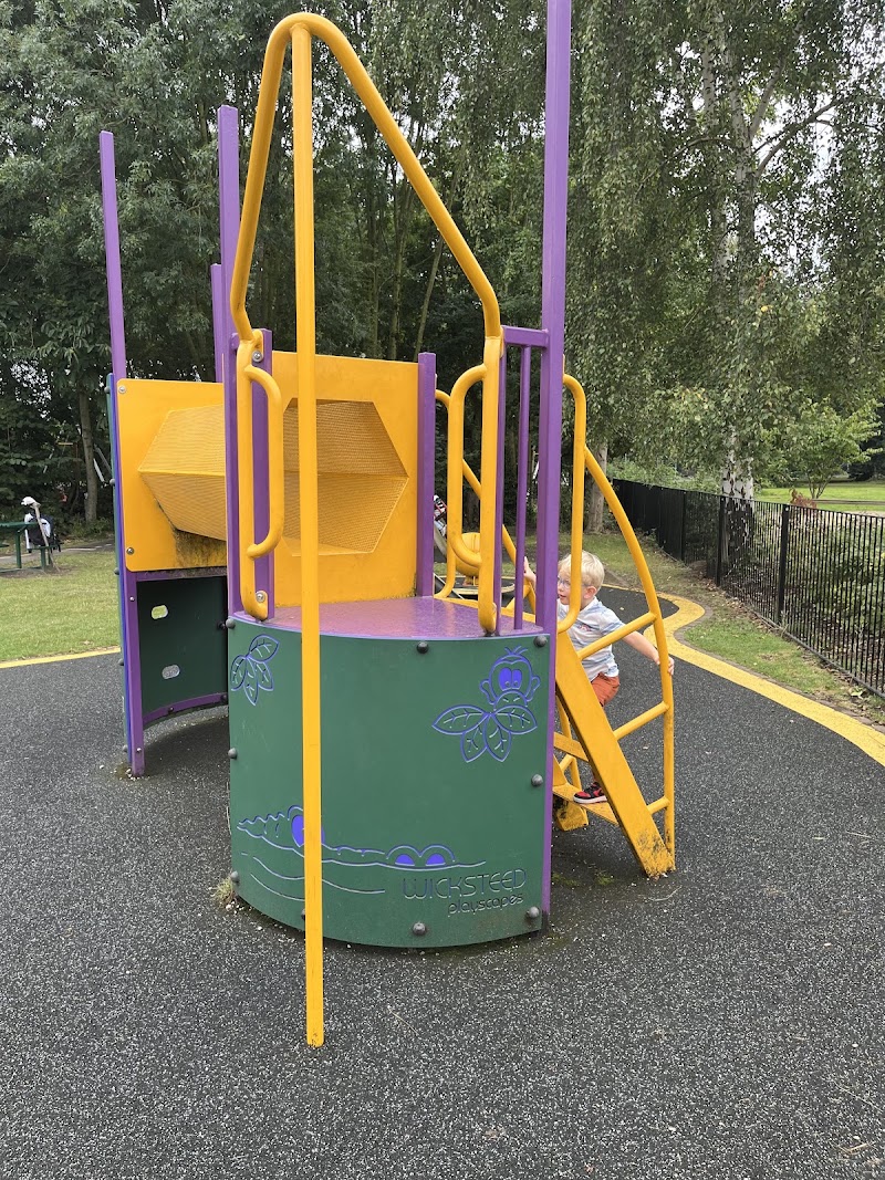 Boston Manor Park playground - Boston Manor Park playground Unnamed Road, Brentford TW8 9JU, UK