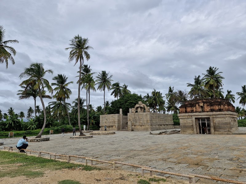 Shree Badavilinga Gudi - Shree Badavilinga Gudi, 8FH5+PJG, Hampi, Krishnapura, Karnataka 583239, India
