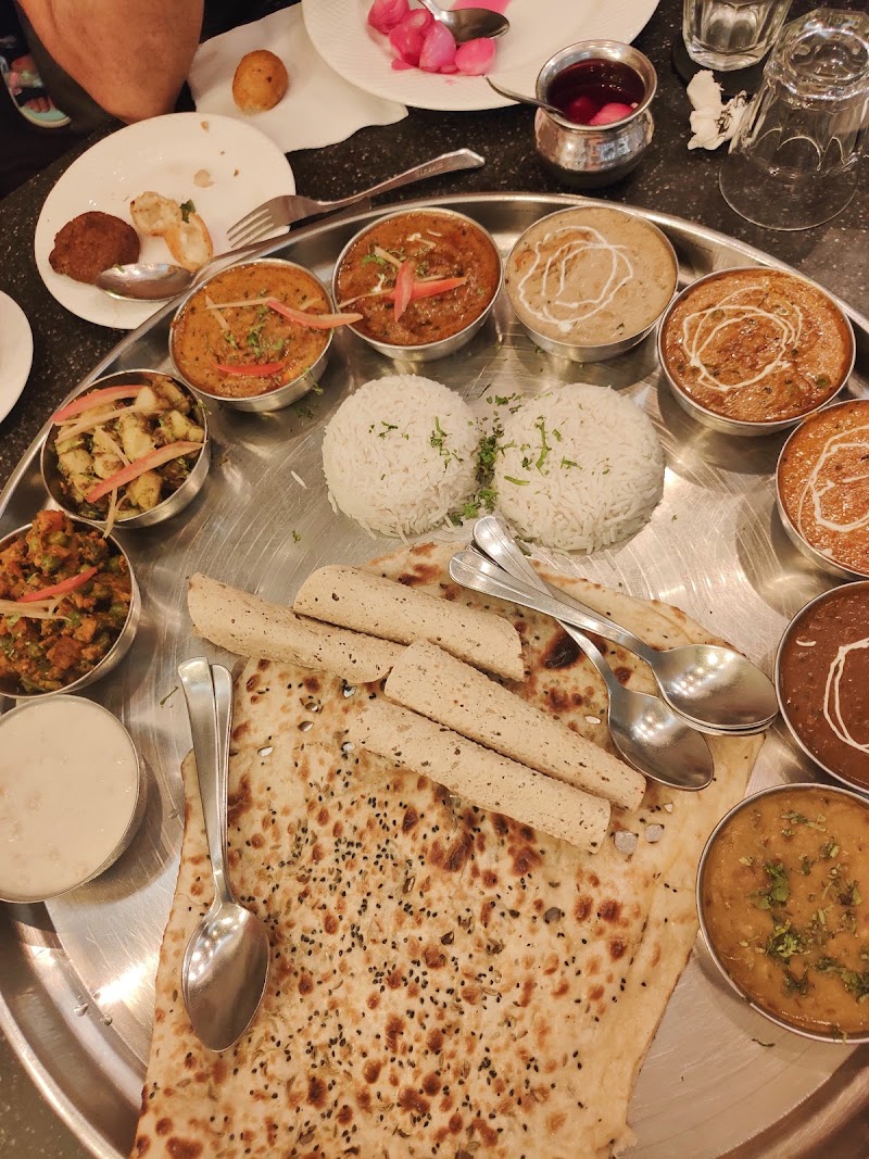 Makkhan's Veg Restaurant - Makkhan's Veg Restaurant 8-9, Tulsiani Grace 25-Edmonston Road, Civil Lines, Prayagraj, Uttar Pradesh 211001, India