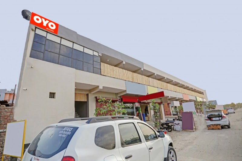 Hotel O Sky Inn - Hotel O Sky Inn Plot no.282k Block B ,Gadhi Chaukhandhi, Gol Chakkar, Sector, near Faridabad - Noida - Ghaziabad Expressway, Sector 121, Noida, Uttar Pradesh 201316, India