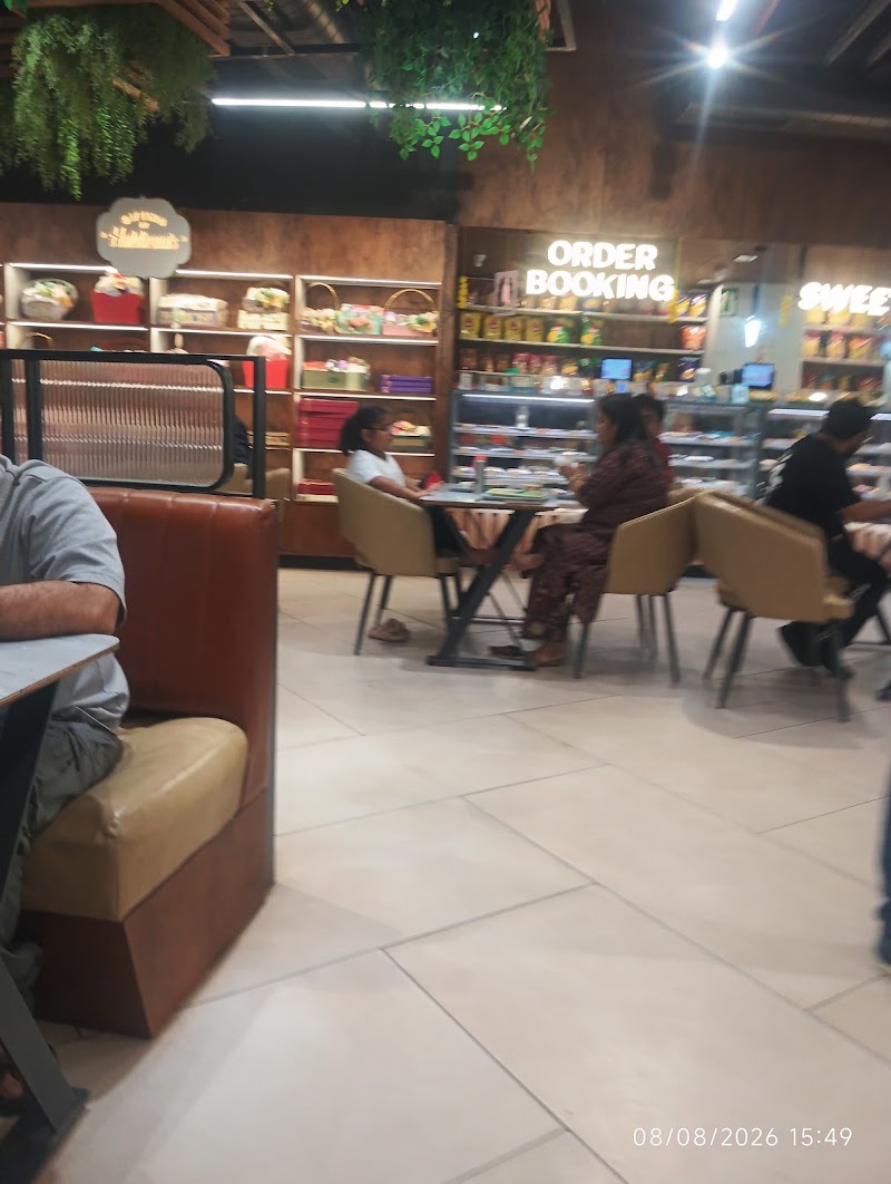 Haldiram's - Vasant Square Mall - Haldiram's - Vasant Square Mall, Shop No. 19/A, B/21 & 22, Vasant Square Mall, Plot No A, Pocket 5, Sector B, Vasant Kunj, New Delhi, Delhi 110070, India