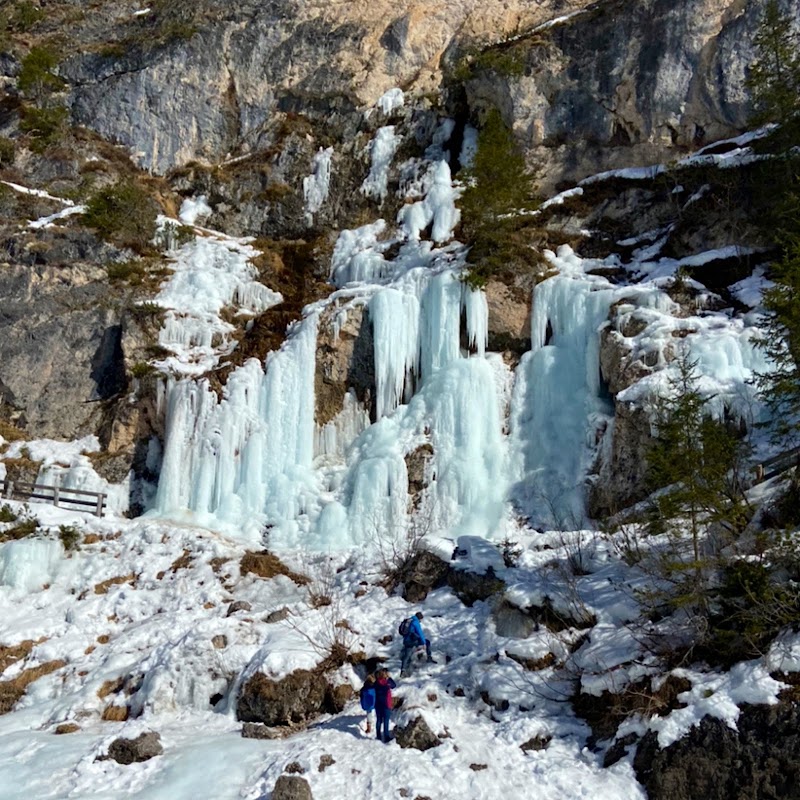 Cascata ghiacciata di Braies - Cascata ghiacciata di Braies, St.Veit, 39030 Braies BZ, Italy