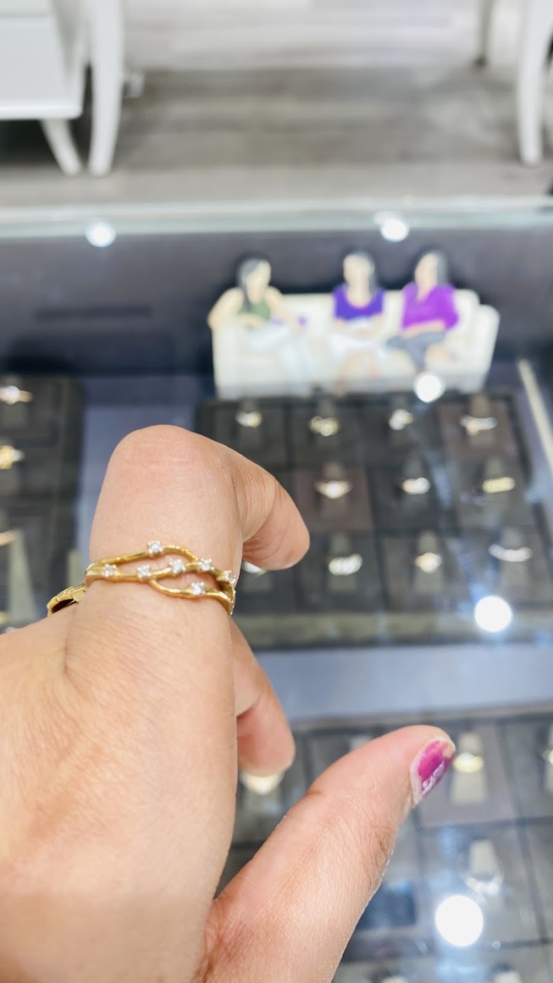 CaratLane Jewellery Vinayak Plaza, Varanasi - CaratLane Jewellery Vinayak Plaza, Varanasi, Lahurabir Rd, Shop 11, Ground Floor, Tower A, Maldahiya Crossing, Maldahiya, Chetganj, Varanasi, Uttar Pradesh 221002, India