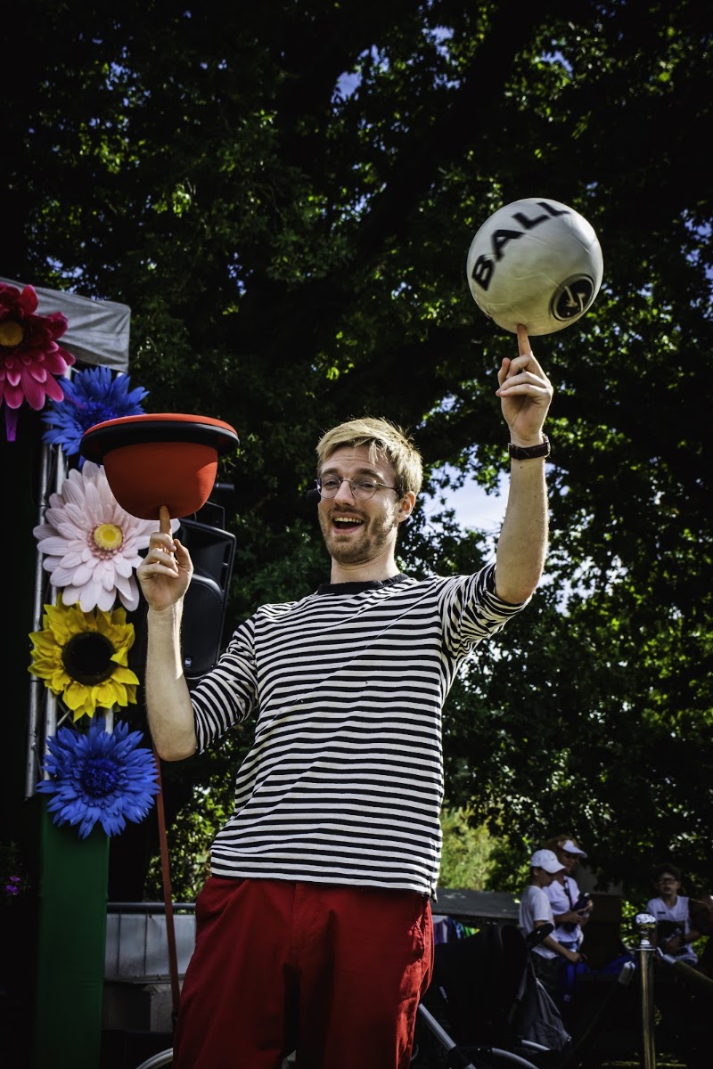 Arthur the Juggler - Arthur the Juggler, Rotherhithe St, London SE16 5DJ, UK