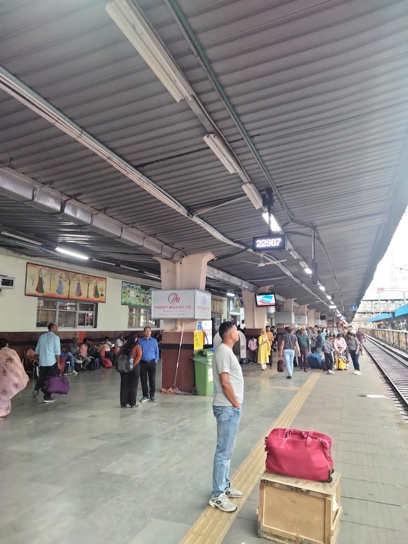 Jaipur railway station - Jaipur railway station WQCP+925, Hasanpura, Jaipur, Rajasthan 302006, India