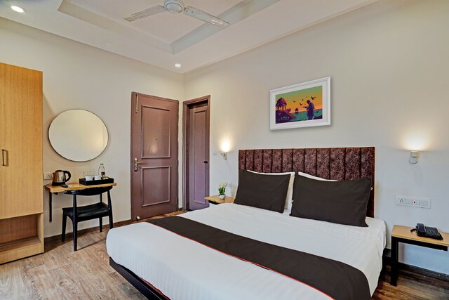 Super OYO Diamond Stays Near ISKCON Temple Noida - Super OYO Diamond Stays Near ISKCON Temple Noida H 57, H57, Sector 51, Noida, Uttar Pradesh 201303, India