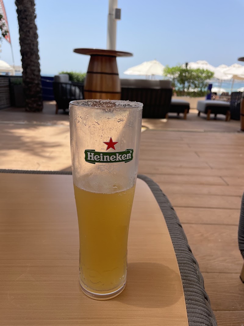 Wavebreaker Beachside Restaurant - Wavebreaker Beachside Restaurant Beach Level - Tower A - The Walk - مرسى دبي - دبي مارينا - دبي - United Arab Emirates
