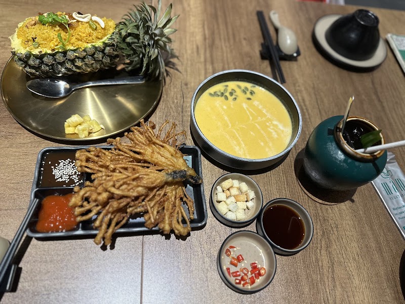 Mầm Vegetarian - Nhà hàng chay Mầm - Mầm Vegetarian - Nhà hàng chay Mầm Sát bên khách sạn 5* Eastin Grand, trước hẻm là Kichi Kichi, gần chùa Đại Giác, 197 Đ. Nguyễn Văn Trỗi, Phú Nhuận, Hồ Chí Minh 70000, Vietnam