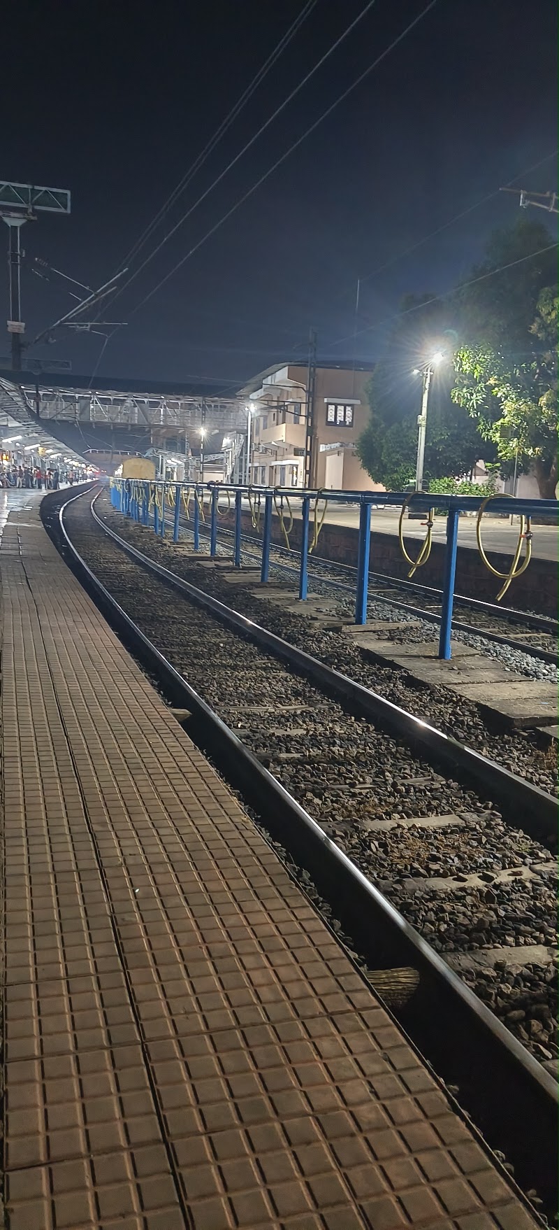 Kozhikode Railway Station Foot Over Bridge - Kozhikode Railway Station Foot Over Bridge, 6QWJ+R8V, Unnamed Road, Palayam, Kozhikode, Keralam 673001, India