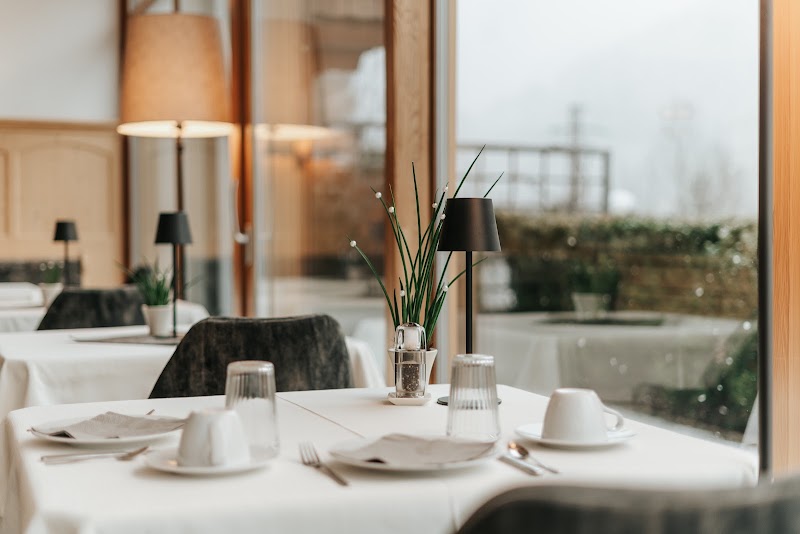 Hotel Garni Mirabel - Hotel Garni Mirabel Str. J. Skasa, 5, 39047 Santa Cristina Valgardena BZ, Italy