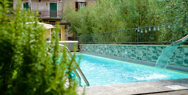 Hotel Diffuso Il Portichetto - Hotel Diffuso Il Portichetto Via del Castellano, 9, 23828 Vezio LC, Italy